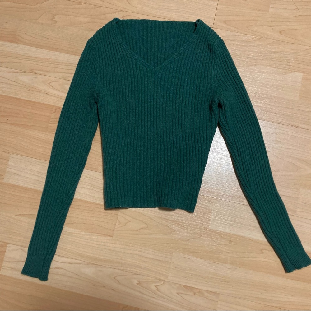 Dark green V-neck long sleeve top